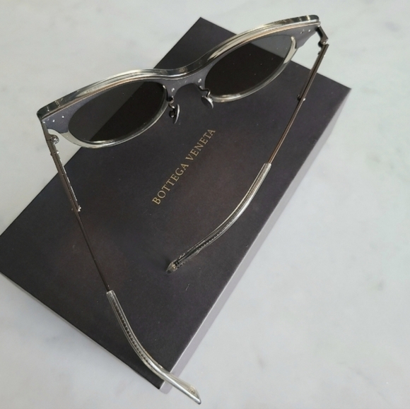 Bottega Veneta Rounded Cat-Eye Sunglasses, Brown | Bronze, NIB - Picture 12 of 16